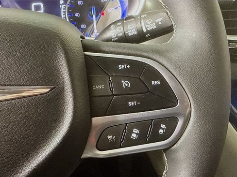 Used 2024 Chrysler Pacifica Touring-L FWD image 14