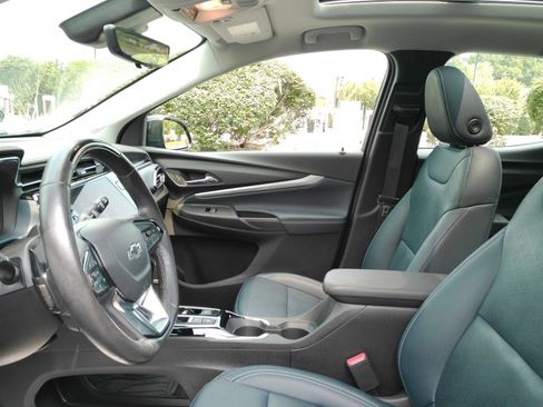 Used 2023 Chevrolet Bolt EUV Premier w/ Sun & Sound Package FWD image 10