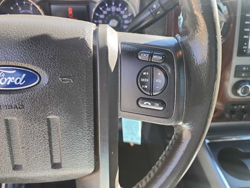 Used 2011 Ford F250 Lariat w/ Lariat Interior Pkg AWD/4WD image 24