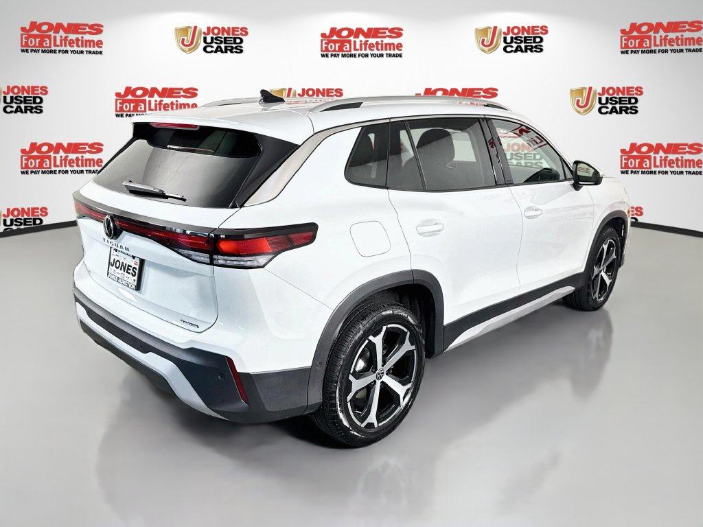 Used 2025 Volkswagen Tiguan SE AWD/4WD image 15
