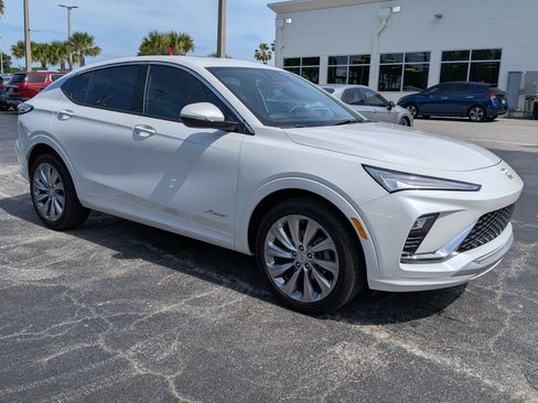 Used 2024 Buick Envista Avenir image 2