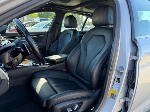 Used 2019 BMW 530e w/ Premium Package RWD image 10