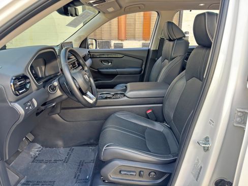 Used 2023 Honda Pilot Elite image 16