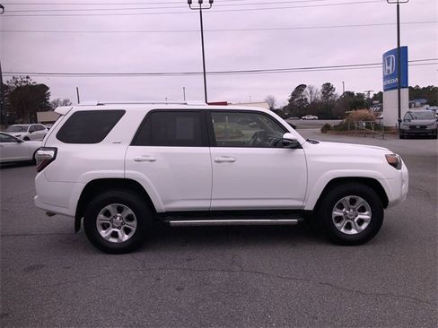 Used 2016 Toyota 4Runner SR5 Premium image 9