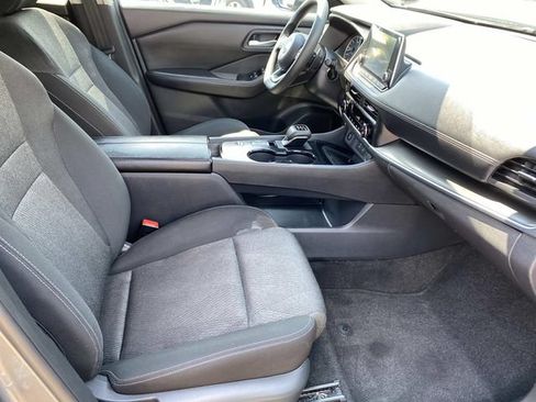 Used 2024 Nissan Rogue SV FWD image 23