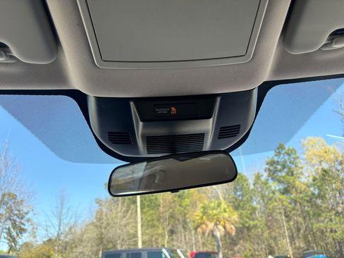 Used 2025 Nissan Rogue SV image 27