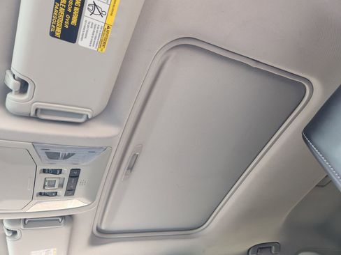 Used 2022 Toyota RAV4 XLE Premium image 29