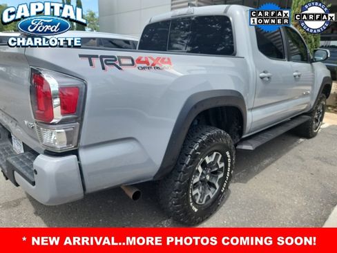 Used 2020 Toyota Tacoma TRD Off-Road w/ TRD Premium Off Road Package AWD/4WD image 3