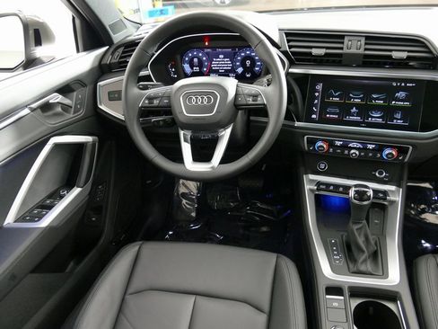 Certified 2025 Audi Q3 2.0T Premium Plus w/ Premium Plus Package image 28