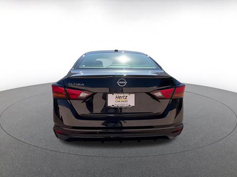 Used 2025 Nissan Altima 2.5 SV FWD image 11