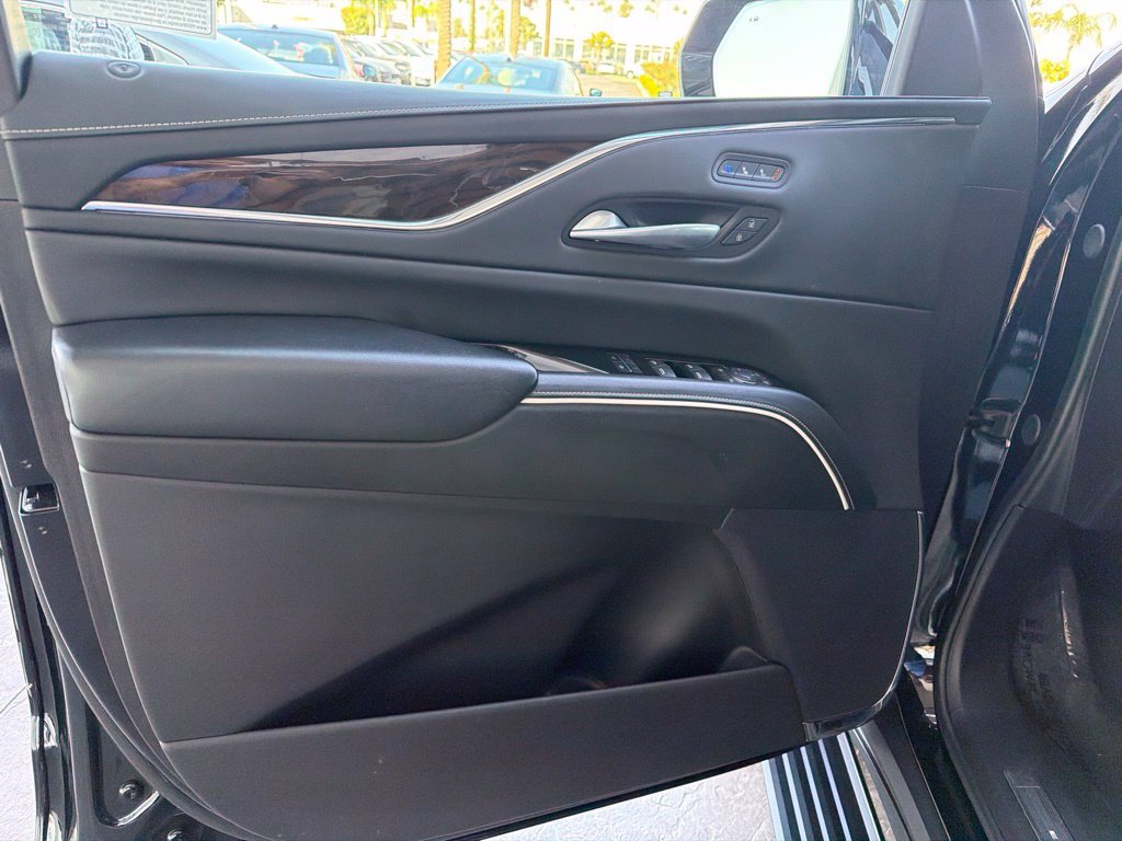 Used 2024 Cadillac Escalade Premium Luxury Platinum AWD/4WD image 8