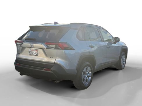Used 2019 Toyota RAV4 LE image 5