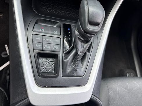 Used 2025 Toyota RAV4 XLE AWD/4WD image 21