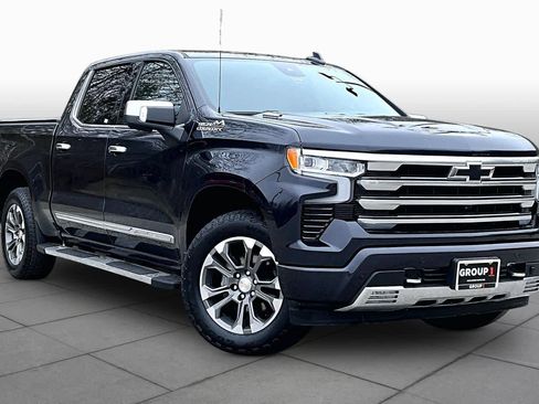 Used 2023 Chevrolet Silverado 1500 High Country w/ Z71 Off-Road Package AWD/4WD image 3