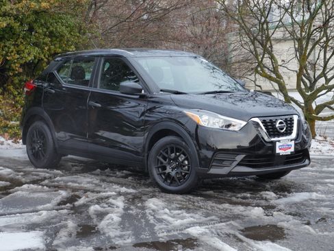 Certified 2020 Nissan Kicks S image 23