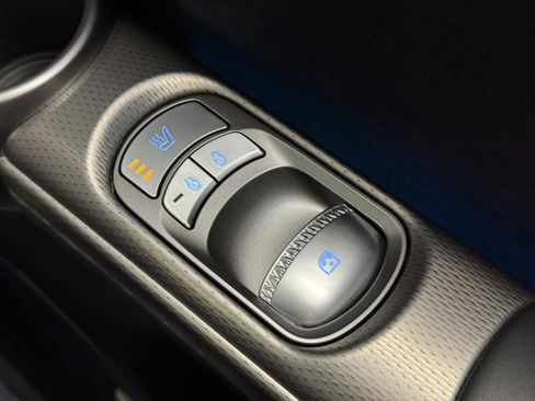 Used 2023 Genesis GV60 Performance image 40