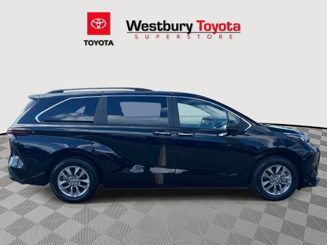 Used 2025 Toyota Sienna XLE FWD image 6