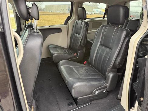 Used 2013 Chrysler Town & Country Touring FWD image 10