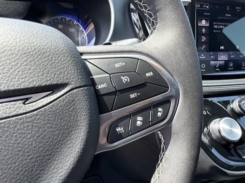 New 2027 Chrysler Pacifica Select FWD image 24