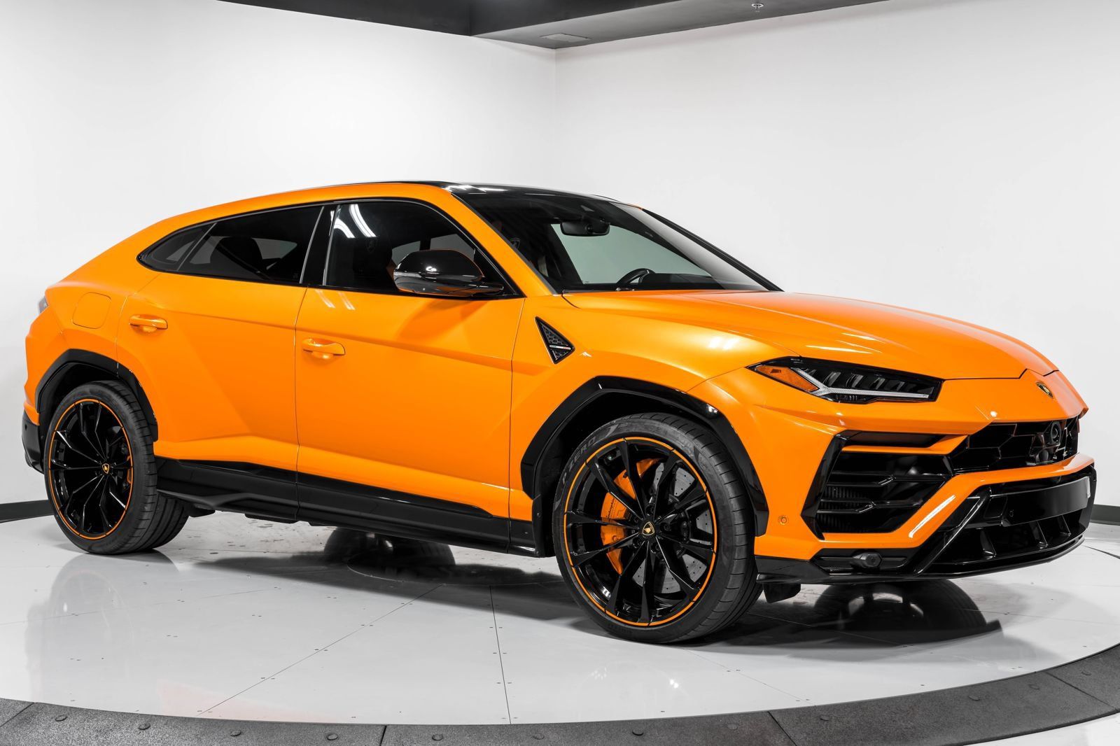 Used 2022 Lamborghini Urus AWD/4WD image 45
