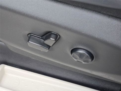 Certified 2024 Chrysler Pacifica Limited FWD image 26