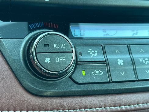 Used 2014 Toyota RAV4 Limited w/ Technology Package image 29