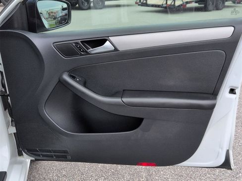 Used 2015 Volkswagen Jetta SE FWD image 31