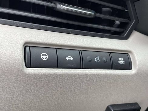 Used 2024 Nissan Altima 2.5 SL FWD image 28