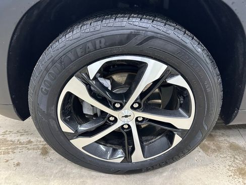 Certified 2024 Chevrolet Trax RS w/ Sunroof Package image 32