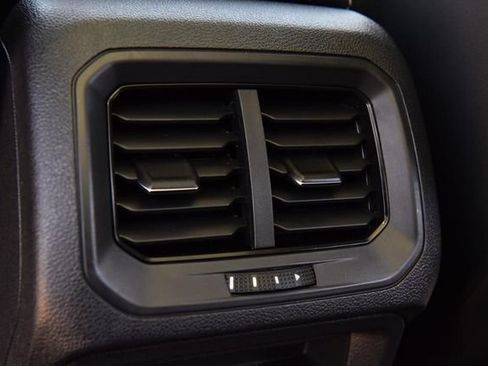 Used 2023 Volkswagen Tiguan SE w/ Panoramic Sunroof Package AWD/4WD image 23