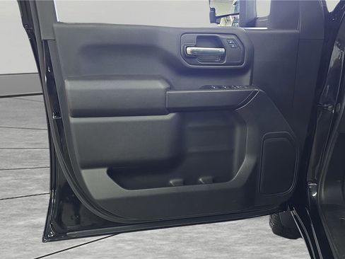 Used 2025 Chevrolet Silverado 2500 Custom w/ Custom Value Package image 12