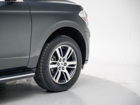 Used 2022 Ford Expedition Max Limited image 11