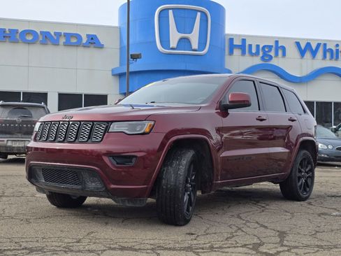 Used 2020 Jeep Grand Cherokee Altitude image 12