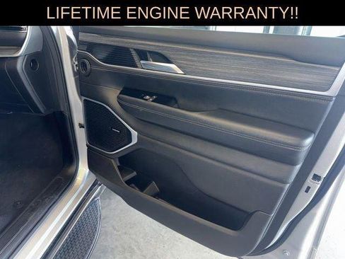 Certified 2024 Jeep Wagoneer L Series II w/ Flexible Seating Group image 36