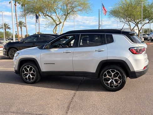Used 2025 Jeep Compass Limited AWD/4WD image 4