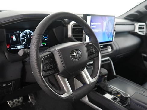 Used 2025 Toyota Sequoia Platinum image 22