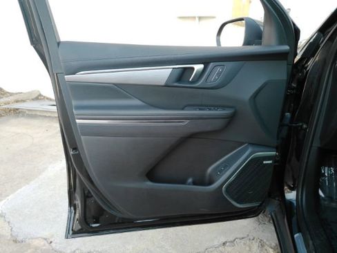 Used 2025 Buick Enclave Preferred image 15