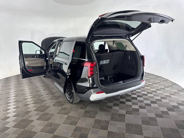Certified 2025 Kia Carnival FWD image 18