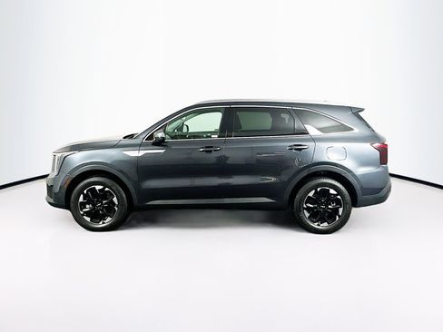 Used 2024 Kia Sorento S image 4
