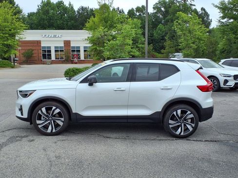 Certified 2023 Volvo XC40 B5 Plus w/ Protection Package Premier image 8