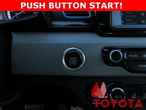 Used 2019 Kia Niro EX image 18