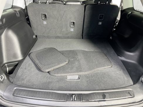 Used 2023 Jeep Grand Cherokee Limited w/ Black Appearance Package image 24