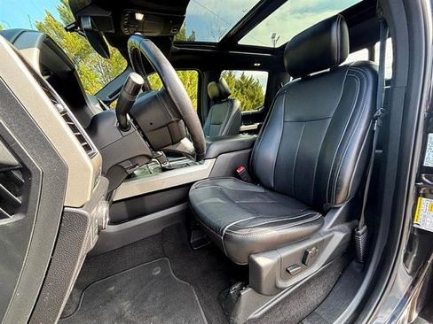 Used 2019 Ford F150 Lariat image 31