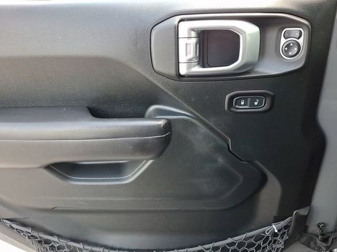 Used 2019 Jeep Wrangler Sport AWD/4WD image 12