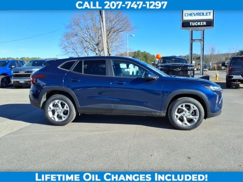 Used 2024 Chevrolet Trax LS w/ LS Convenience Package image 4