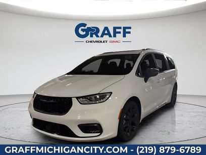 Used 2025 Chrysler Pacifica Limited
