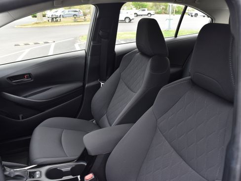 Used 2022 Toyota Corolla LE FWD image 12