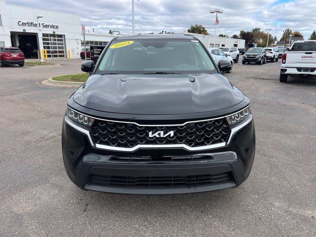 Used 2023 Kia Sorento LX FWD image 2