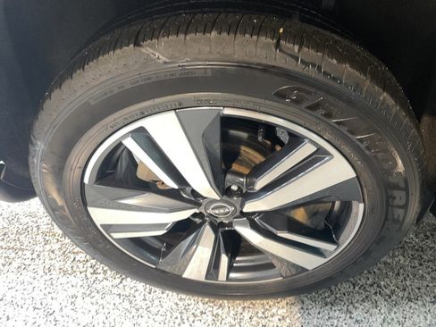 Used 2024 Nissan Rogue SL w/ SL Premium Package image 5