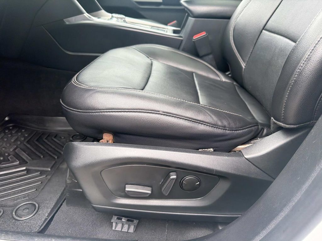 Used 2021 Ford Explorer Limited w/ Equipment Group 301A RWD image 17